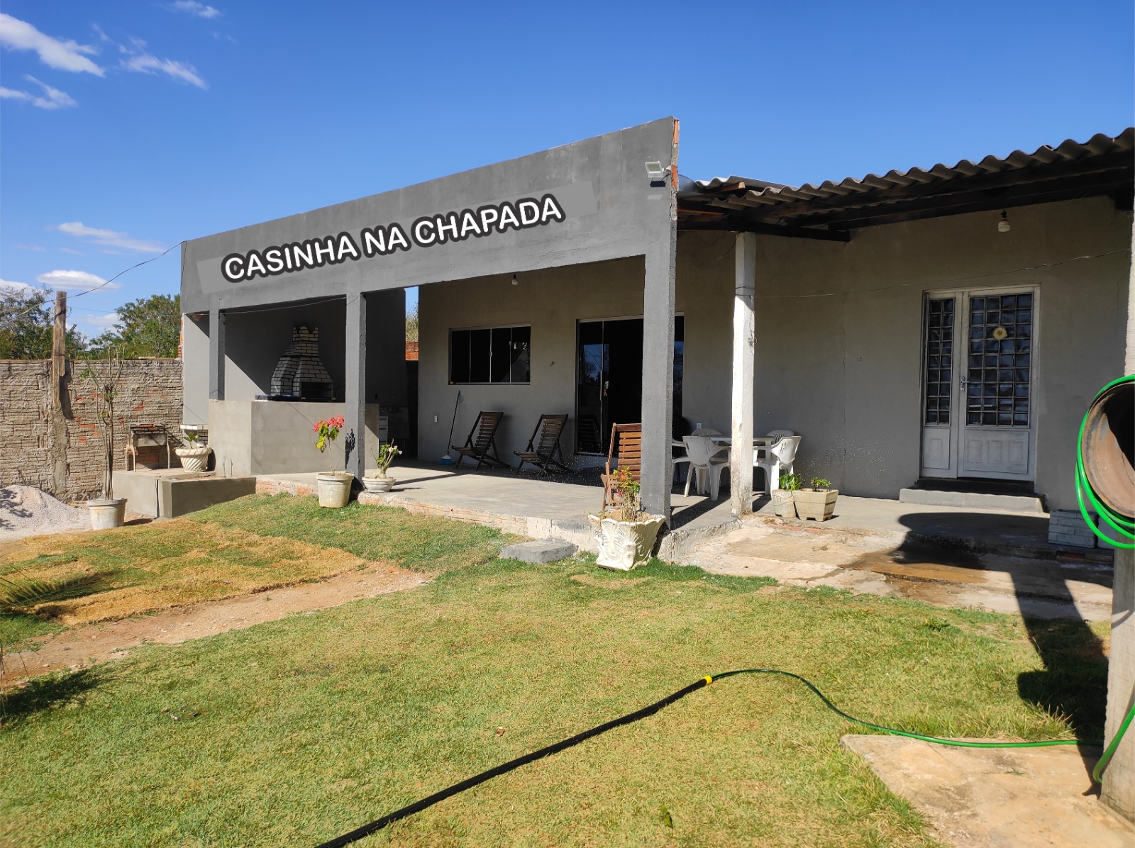 Interior da casa de aluguel na Chapada dos Guimarães - Sala de estar mobiliada